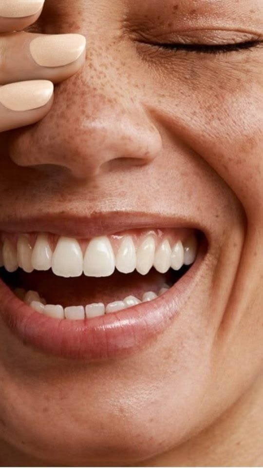 Close-up de um sorriso saudável e natural